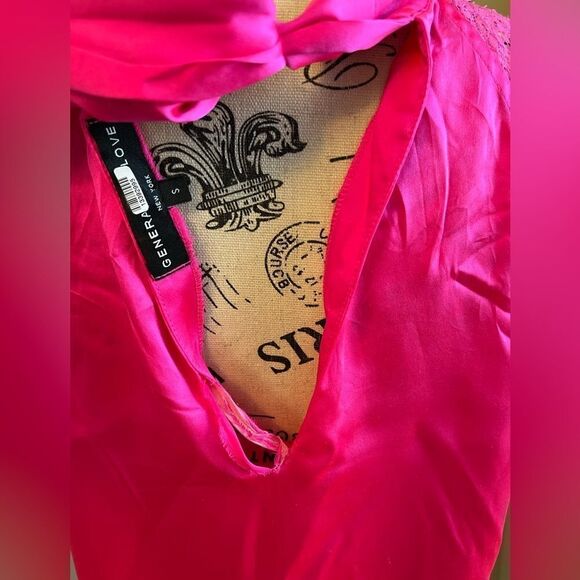 Generation Love
Alyssa Lace Halter Silk Top - Picture 7 of 12